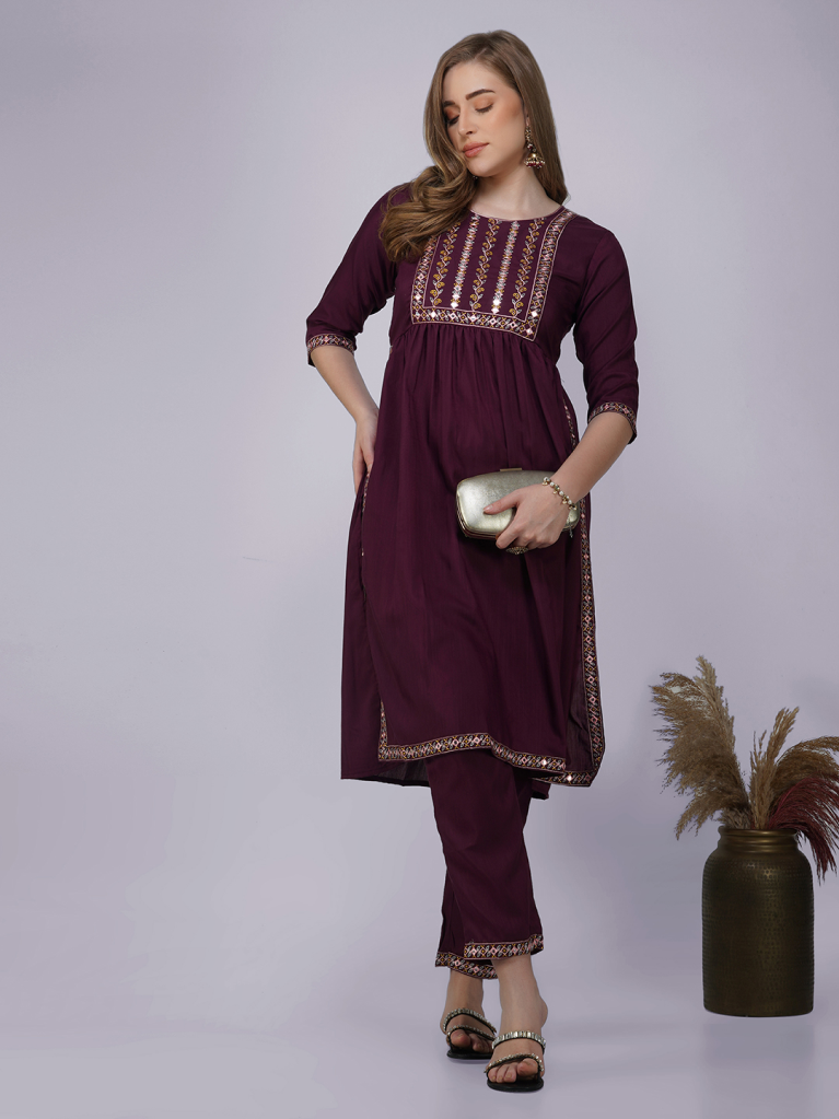 Women Burgundy Viscose Rayon Embroidered Kurta Set