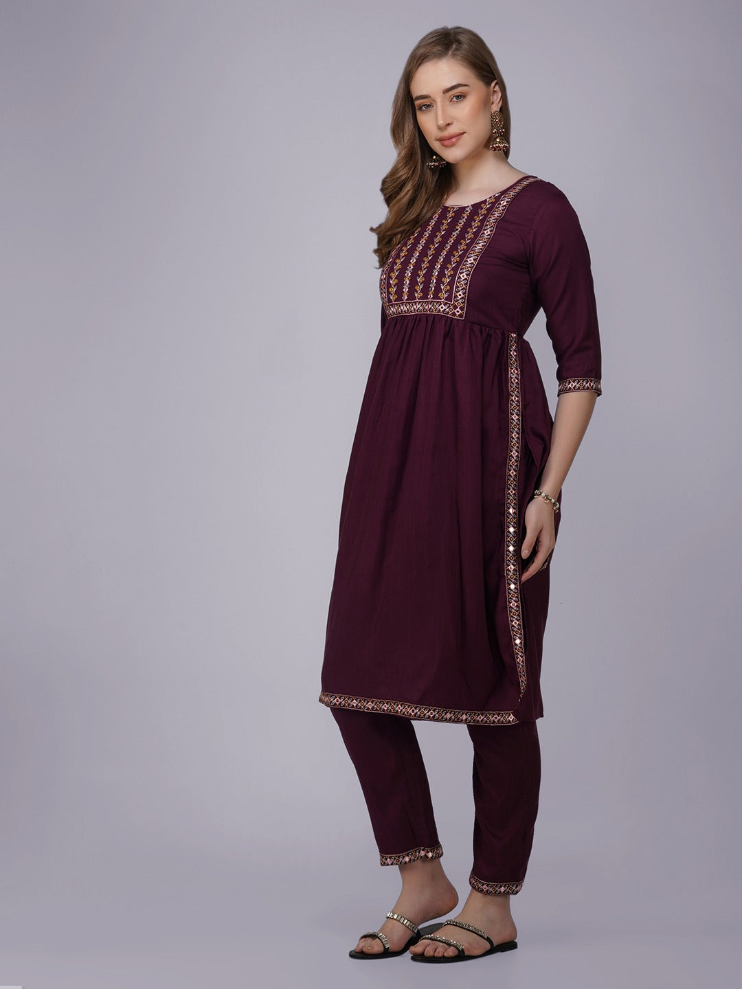 Women Burgundy Viscose Rayon Embroidered Kurta Set